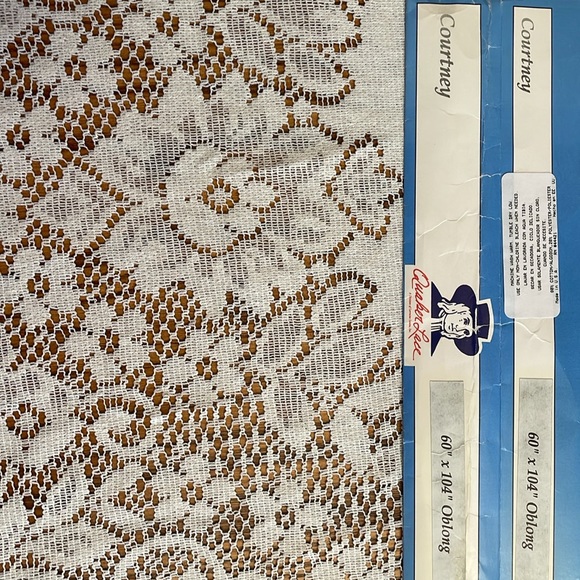 Quaker lace tablecloth - Picture 4 of 4